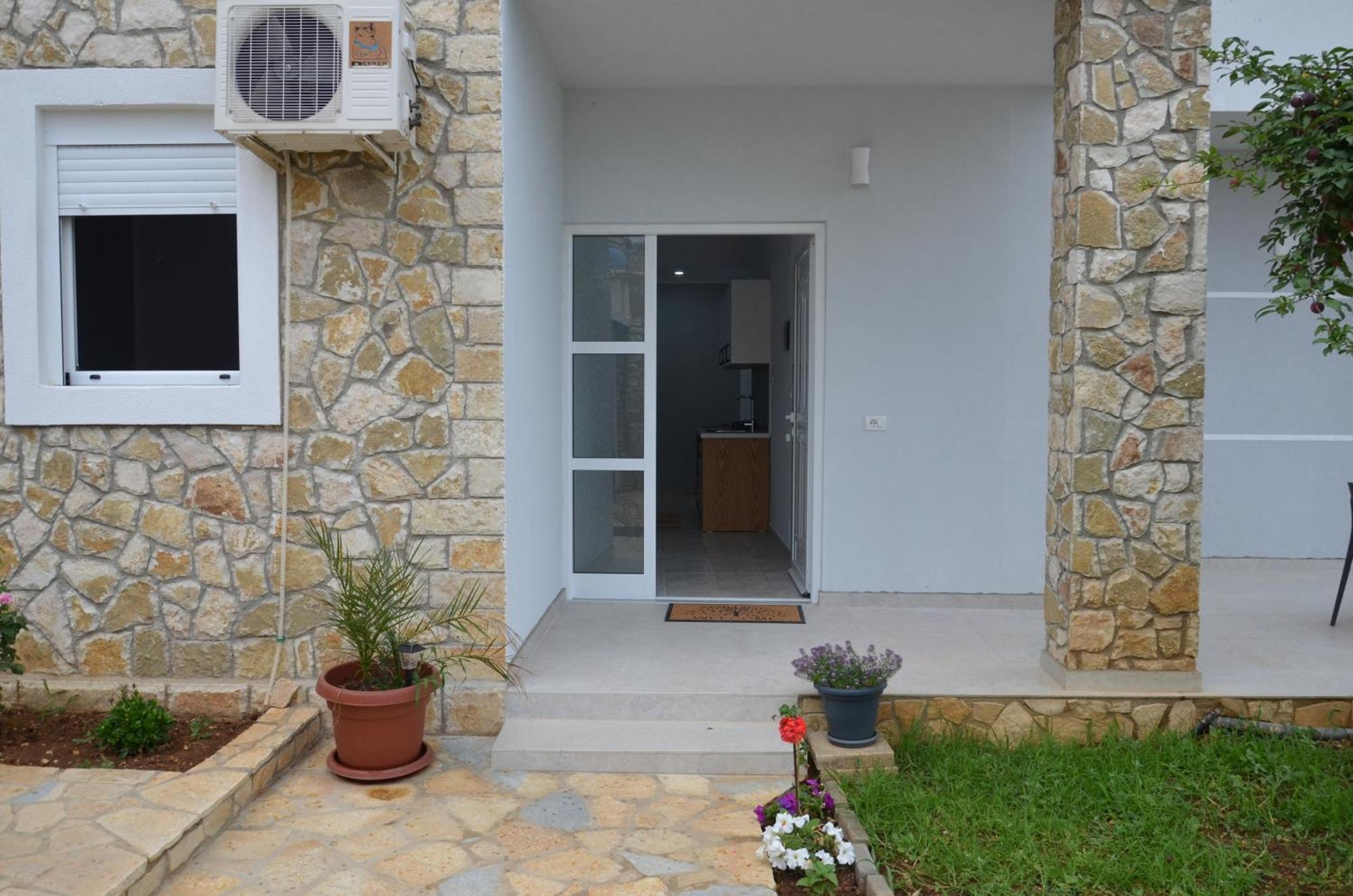 Harmonia Guest House 2 Himare Exterior photo